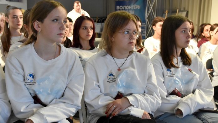 roslyakova-slet-volontery-pobedy-dom-molodezhi-07.06.2025_2_cr