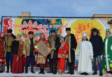 В Кадоме на Масленицу пили чай из самовара, смотрели музыкальные номера и танцевали